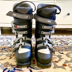 Women’s Solomon Ski Boots size 6/23.5